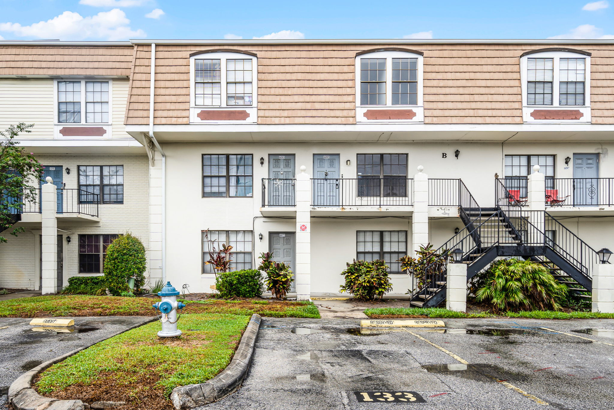 6095 Village Circle